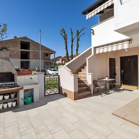 Apartment Cozy Nur 600 Meter Zum Mit Grill, Privater Terrasse, Waschmaschine Rovinj