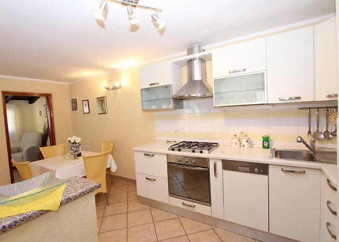 Apartamento Cozy Nur 600 Meter Zum Mit Grill, Privater Terrasse, Waschmaschine Rovinj